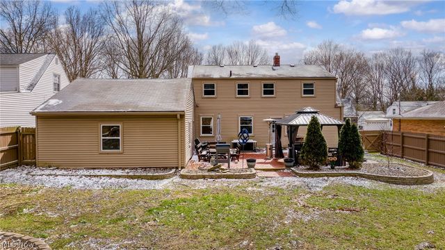 72 Pinehurst Road, Munroe Falls, OH 44262