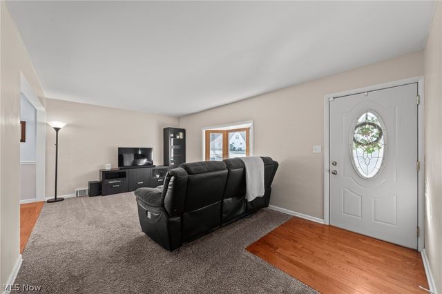 72 Pinehurst Road, Munroe Falls, OH 44262