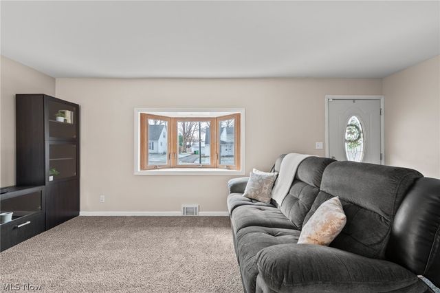 72 Pinehurst Road, Munroe Falls, OH 44262