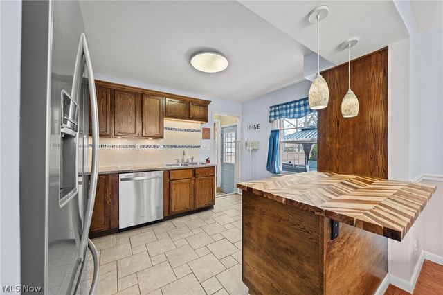 72 Pinehurst Road, Munroe Falls, OH 44262