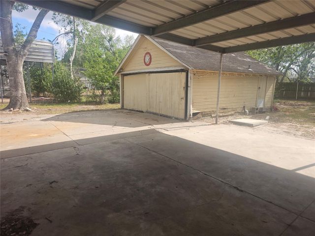 507 Merchant Street, El Campo, TX 77437