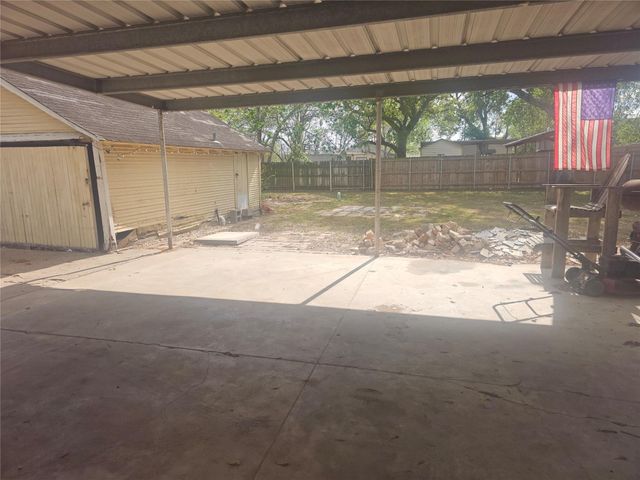 507 Merchant Street, El Campo, TX 77437
