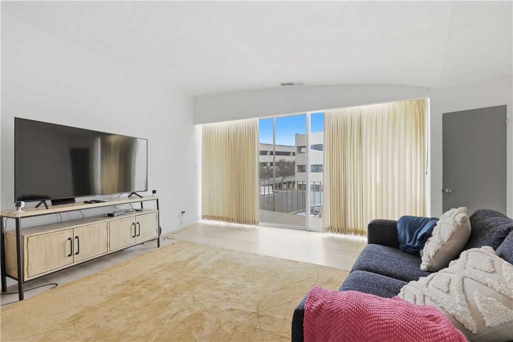 823 S Water St 3F, Corpus Christi, TX 78401 — photo 2