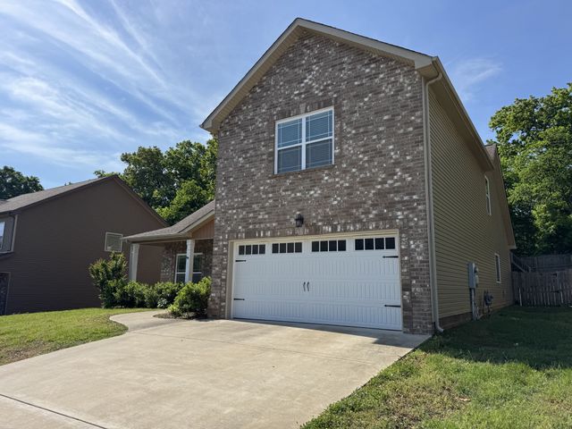 851 Cherry Blossom Ln, Clarksville, TN 37040
