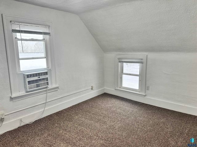 105 S Lyndale Ave Avenue, Sioux Falls, SD 57104