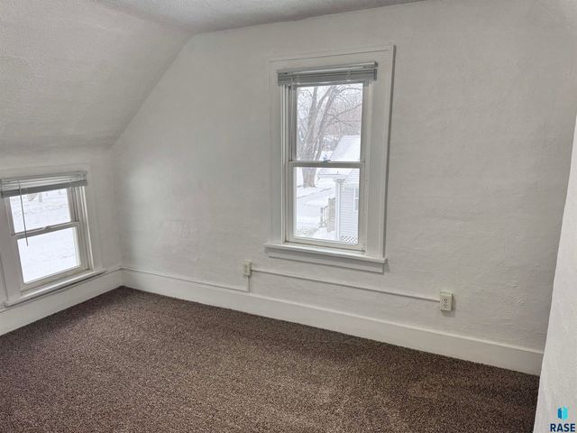 105 S Lyndale Ave Avenue, Sioux Falls, SD 57104