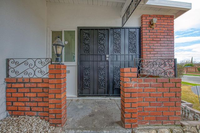 255 W Hawes Avenue, Fresno, CA 93706