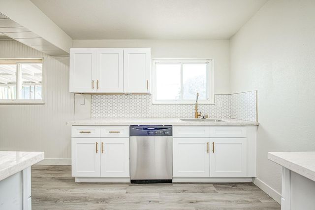 255 W Hawes Avenue, Fresno, CA 93706