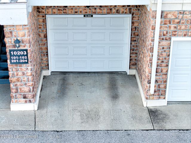 10203 Lark Meadow Dr UNIT 203, Louisville, KY 40291