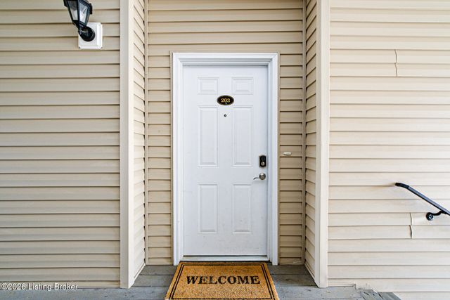 10203 Lark Meadow Dr UNIT 203, Louisville, KY 40291