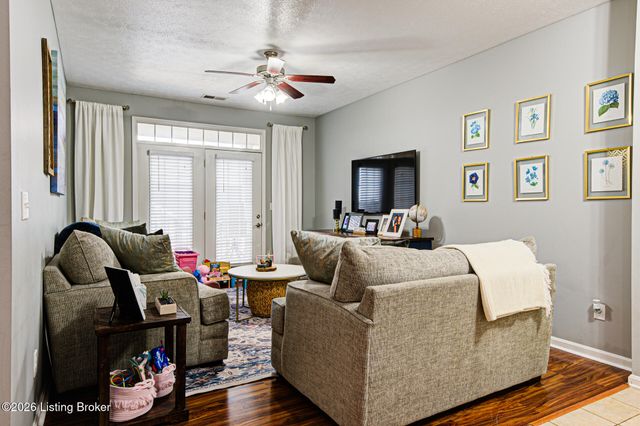 10203 Lark Meadow Dr UNIT 203, Louisville, KY 40291