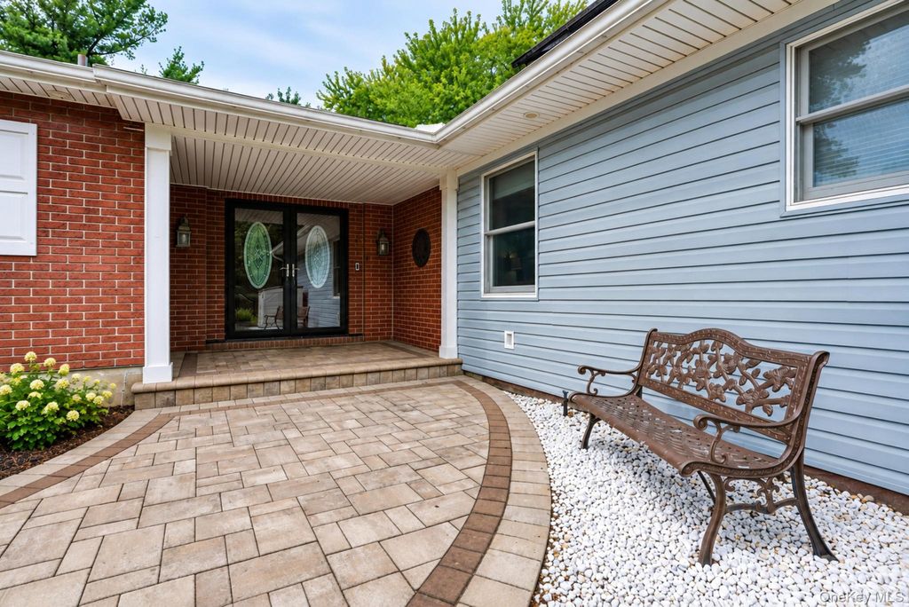 281 Town Line Road, East Northport, NY 11731 — photo 2