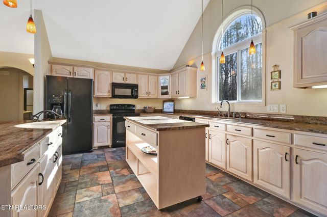 14 Needham Terrace, Crossville, TN 38558