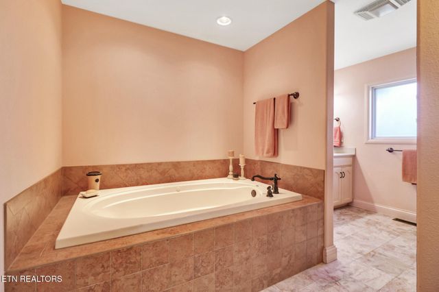 14 Needham Terrace, Crossville, TN 38558