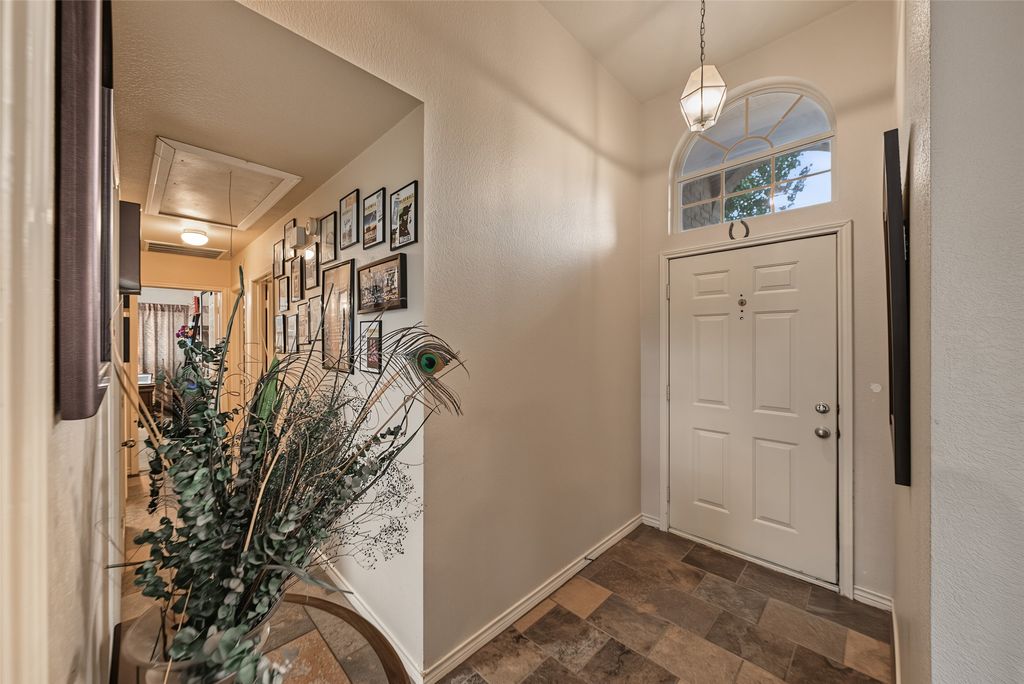 2722 Kingswood Boulevard, Grand Prairie, TX 75052 — photo 2
