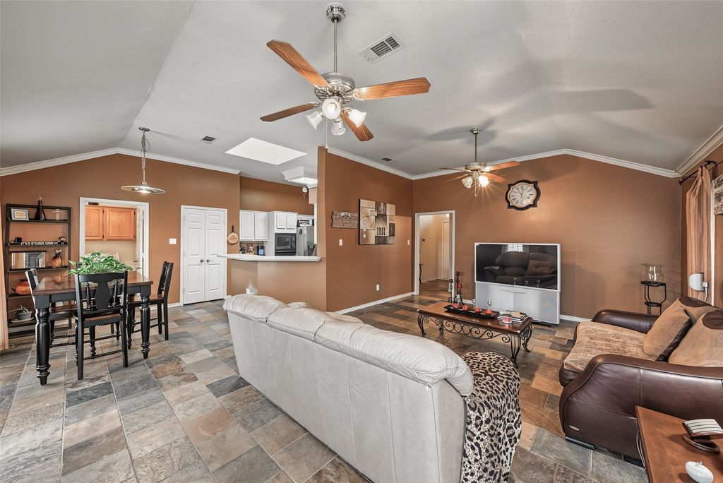 2722 Kingswood Boulevard, Grand Prairie, TX 75052 — photo 3
