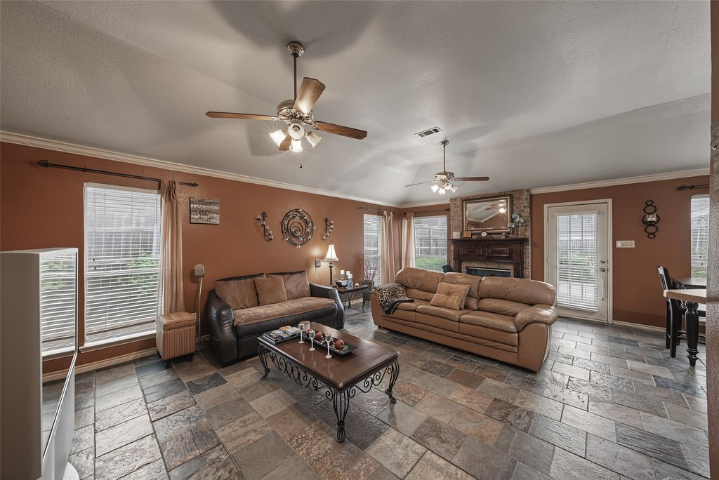 2722 Kingswood Boulevard, Grand Prairie, TX 75052 — photo 4