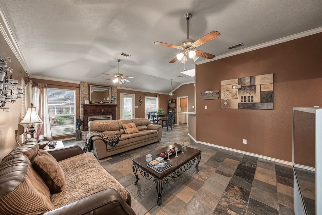 2722 Kingswood Boulevard, Grand Prairie, TX 75052 — photo 5