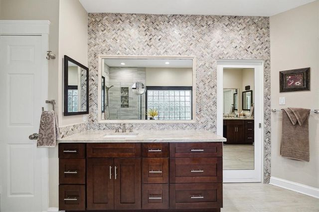 15 Rippling Creek Drive, Sugar Land, TX 77479