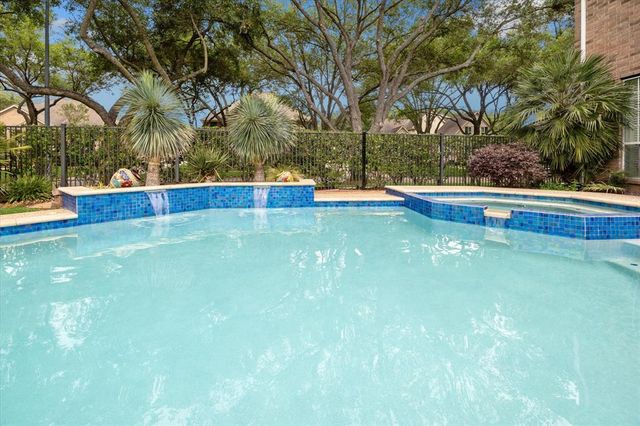 15 Rippling Creek Drive, Sugar Land, TX 77479