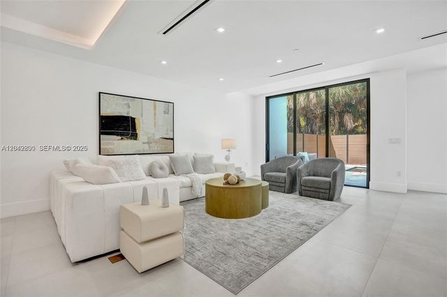 1825 NE 26th Avenue 1, Fort Lauderdale, FL 33305