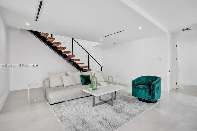 1825 NE 26th Avenue 1, Fort Lauderdale, FL 33305