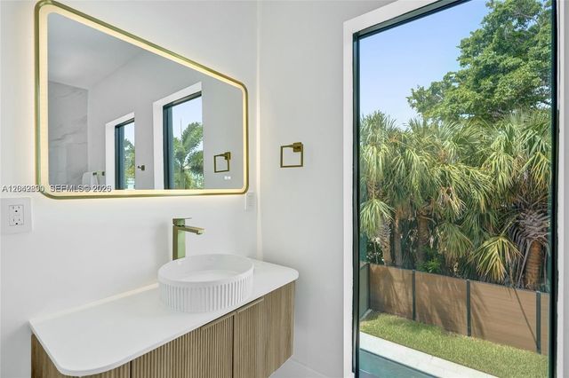 1825 NE 26th Avenue 1, Fort Lauderdale, FL 33305