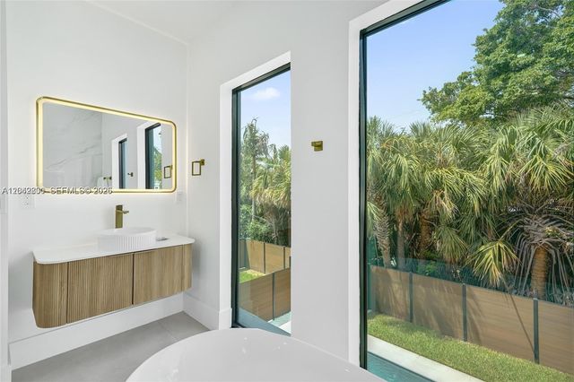 1825 NE 26th Avenue 1, Fort Lauderdale, FL 33305