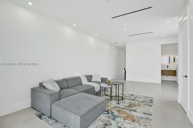 1825 NE 26th Avenue 1, Fort Lauderdale, FL 33305
