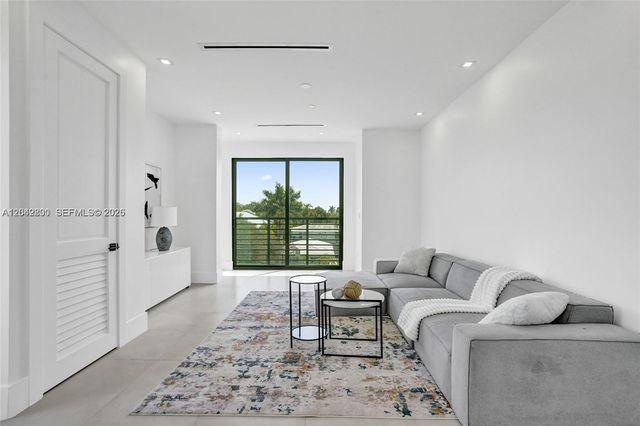 1825 NE 26th Avenue 1, Fort Lauderdale, FL 33305