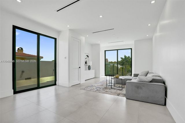 1825 NE 26th Avenue 1, Fort Lauderdale, FL 33305