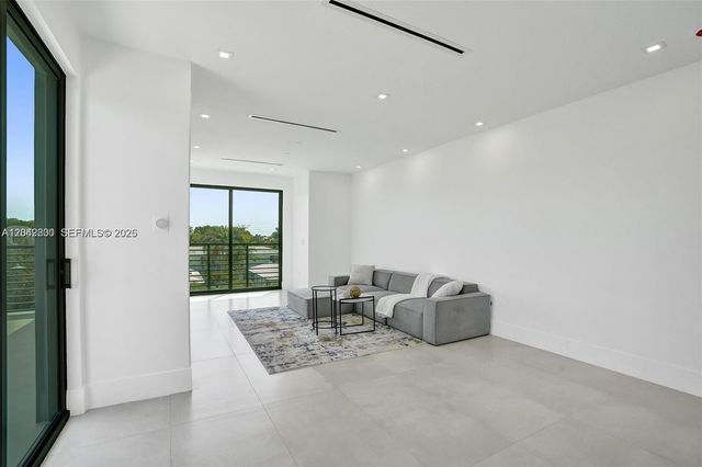 1825 NE 26th Avenue 1, Fort Lauderdale, FL 33305
