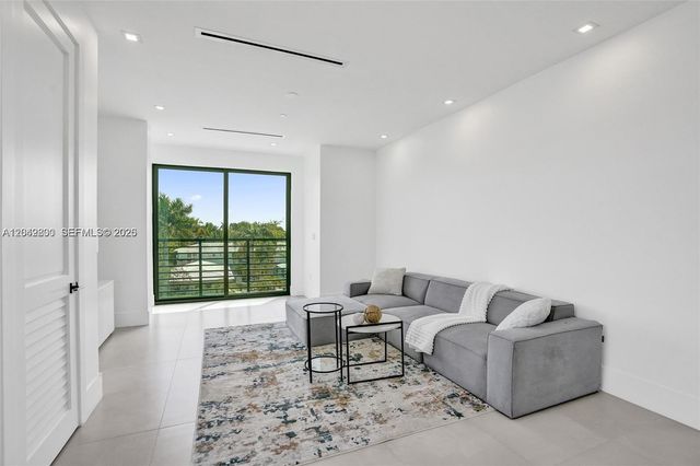 1825 NE 26th Avenue 1, Fort Lauderdale, FL 33305