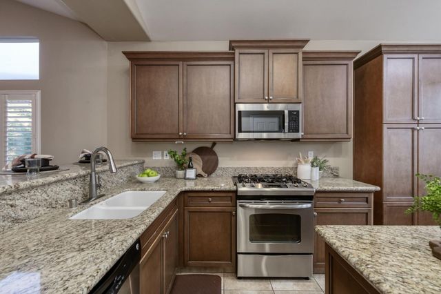 10687 N Tea Party Lane, Fresno, CA 93730