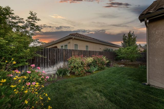 10687 N Tea Party Lane, Fresno, CA 93730