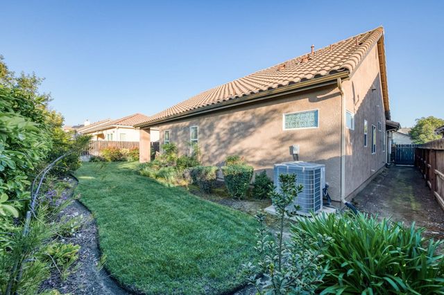 10687 N Tea Party Lane, Fresno, CA 93730