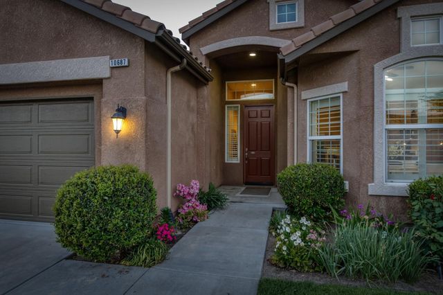 10687 N Tea Party Lane, Fresno, CA 93730