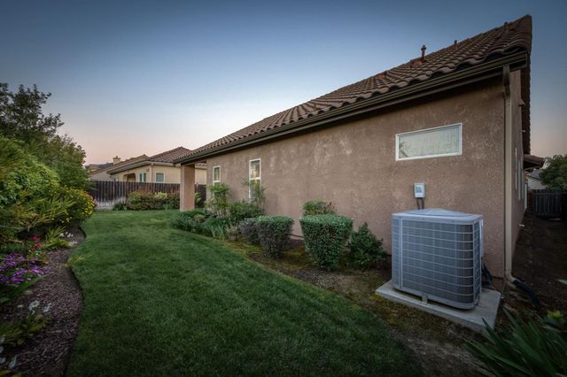 10687 N Tea Party Lane, Fresno, CA 93730