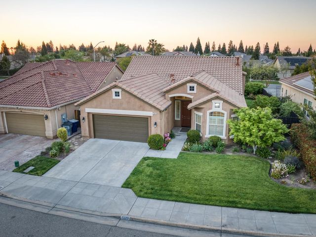 10687 N Tea Party Lane, Fresno, CA 93730