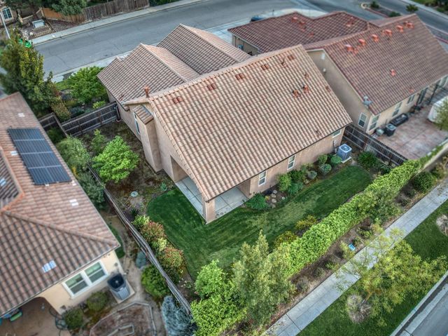 10687 N Tea Party Lane, Fresno, CA 93730