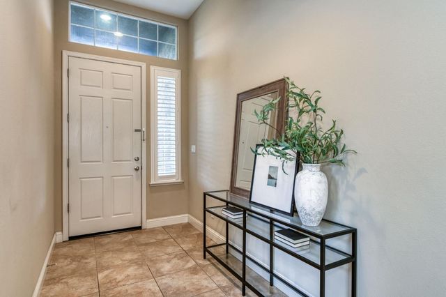 10687 N Tea Party Lane, Fresno, CA 93730