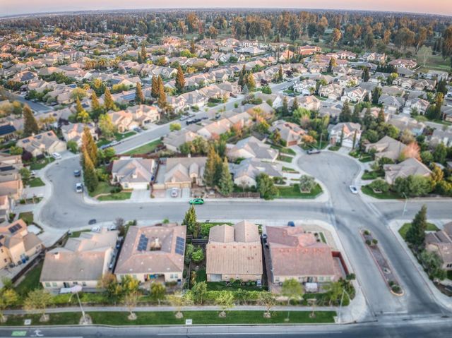 10687 N Tea Party Lane, Fresno, CA 93730