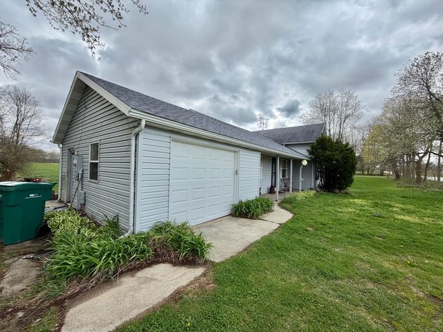 757 N County Line Road, Westville, IN 46391