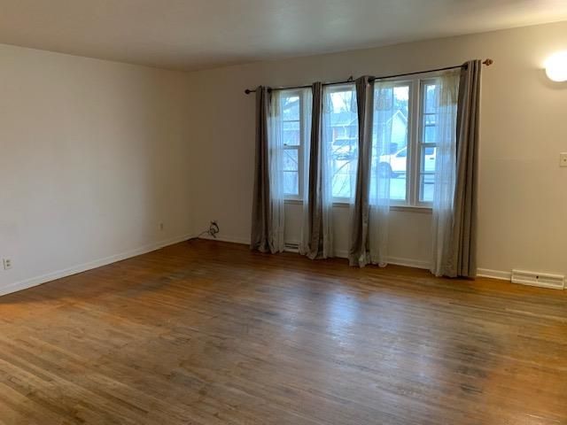 1004 S Plum St, Newton, KS 67114