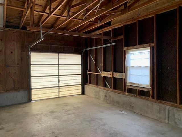 1004 S Plum St, Newton, KS 67114