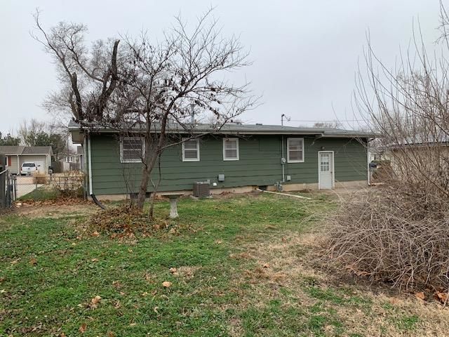 1004 S Plum St, Newton, KS 67114