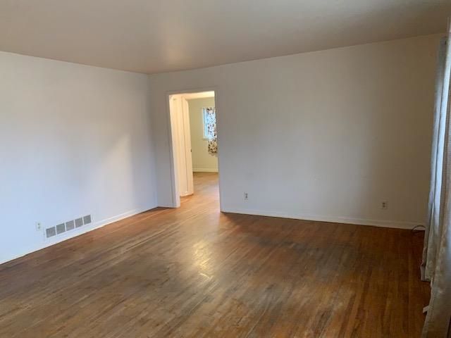 1004 S Plum St, Newton, KS 67114