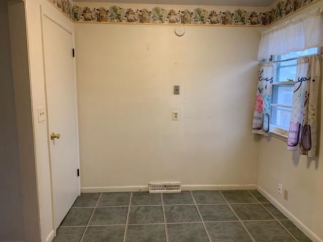 1004 S Plum St, Newton, KS 67114