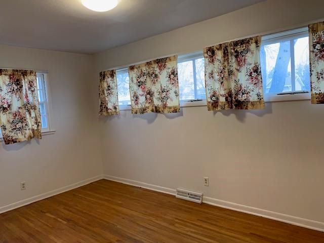 1004 S Plum St, Newton, KS 67114