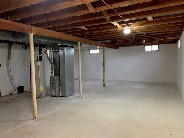 1004 S Plum St, Newton, KS 67114